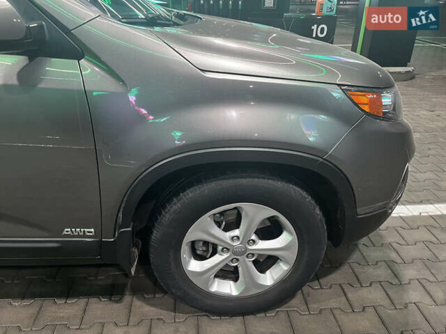 Серый Киа Соренто, объемом двигателя 2.2 л и пробегом 193 тыс. км за 12500 $, фото 6 на Automoto.ua