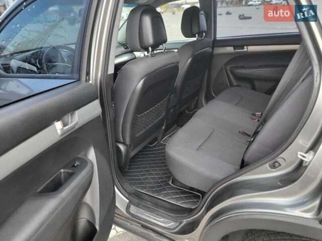 Серый Киа Соренто, объемом двигателя 2.2 л и пробегом 207 тыс. км за 13500 $, фото 4 на Automoto.ua