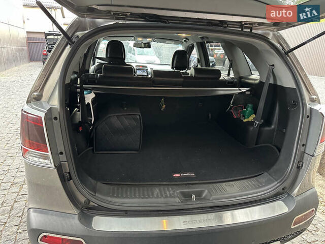 Сірий Кіа Соренто, об'ємом двигуна 2.2 л та пробігом 240 тис. км за 11500 $, фото 12 на Automoto.ua