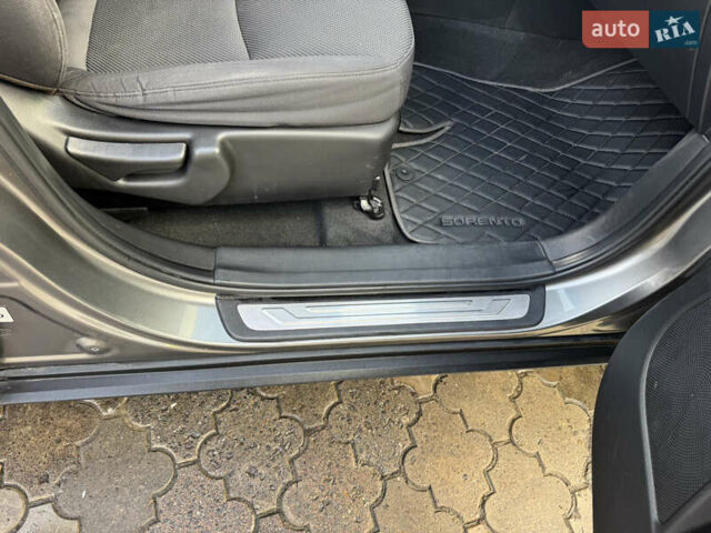 Серый Киа Соренто, объемом двигателя 2.2 л и пробегом 207 тыс. км за 12300 $, фото 30 на Automoto.ua