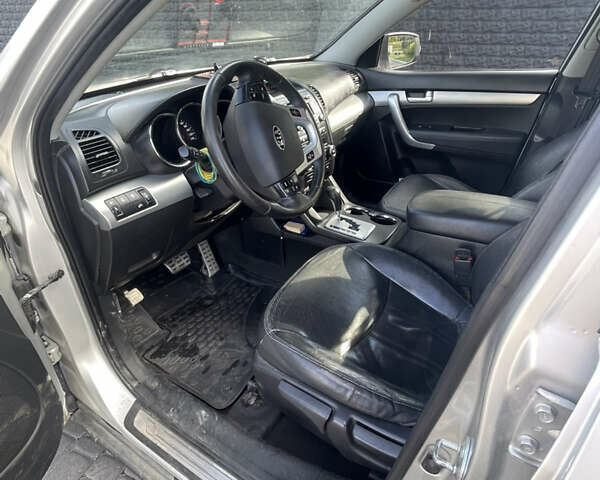 Сірий Кіа Соренто, об'ємом двигуна 2.2 л та пробігом 370 тис. км за 11400 $, фото 4 на Automoto.ua