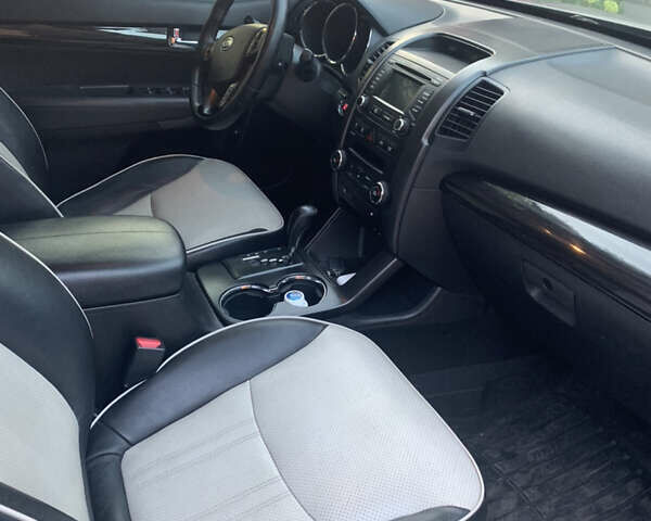 Серый Киа Соренто, объемом двигателя 3.5 л и пробегом 191 тыс. км за 14000 $, фото 18 на Automoto.ua