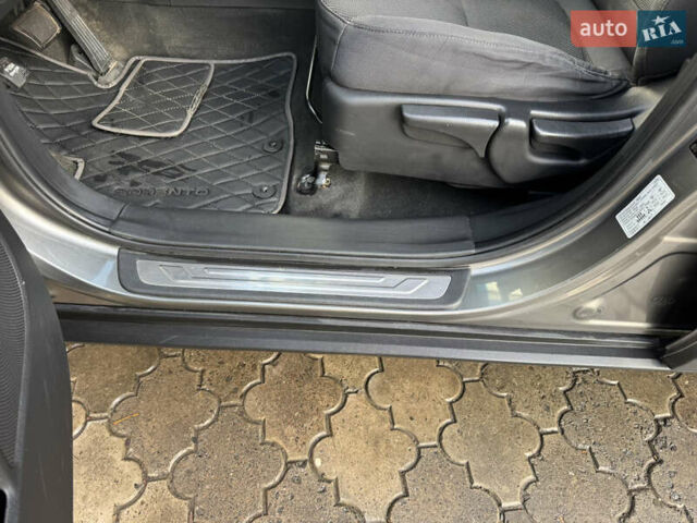 Серый Киа Соренто, объемом двигателя 2.2 л и пробегом 207 тыс. км за 12300 $, фото 29 на Automoto.ua