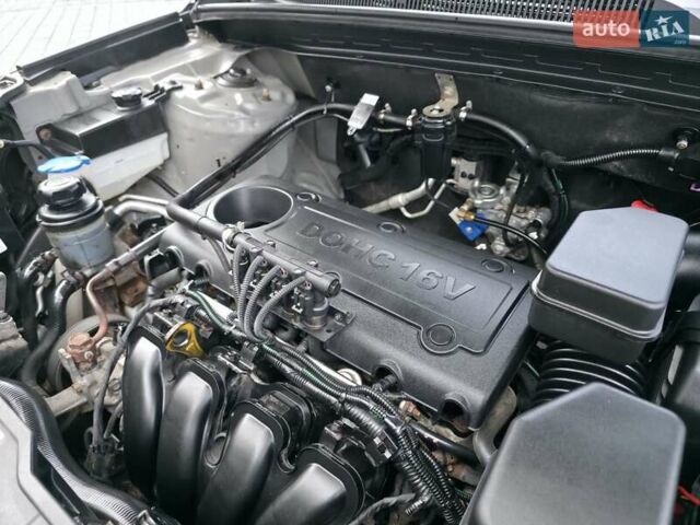 Сірий Кіа Соренто, об'ємом двигуна 2.4 л та пробігом 233 тис. км за 9999 $, фото 25 на Automoto.ua