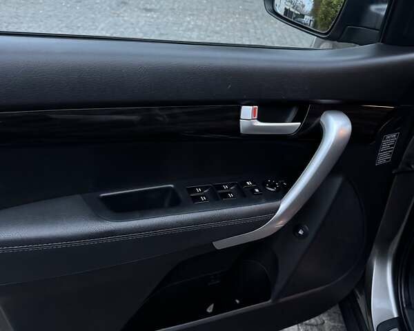 Серый Киа Соренто, объемом двигателя 2.2 л и пробегом 217 тыс. км за 15200 $, фото 22 на Automoto.ua