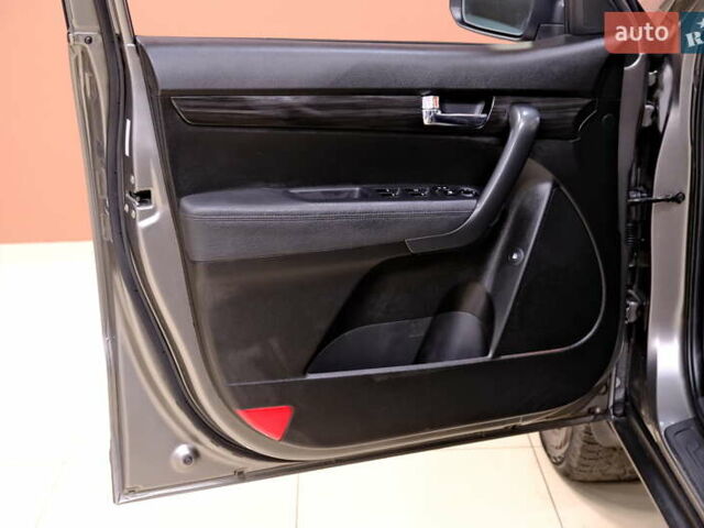 Серый Киа Соренто, объемом двигателя 2.4 л и пробегом 180 тыс. км за 11900 $, фото 27 на Automoto.ua