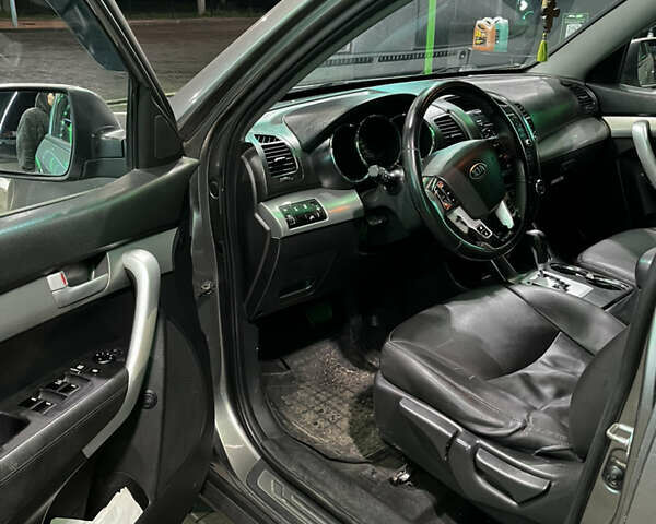 Серый Киа Соренто, объемом двигателя 2.2 л и пробегом 193 тыс. км за 12500 $, фото 18 на Automoto.ua