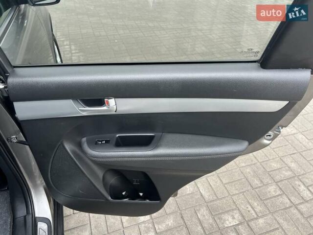 Серый Киа Соренто, объемом двигателя 2.2 л и пробегом 199 тыс. км за 14800 $, фото 15 на Automoto.ua