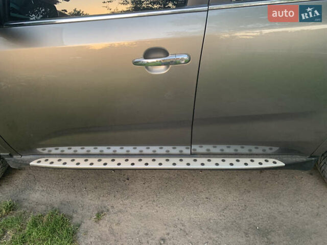 Серый Киа Соренто, объемом двигателя 3.5 л и пробегом 191 тыс. км за 14000 $, фото 23 на Automoto.ua