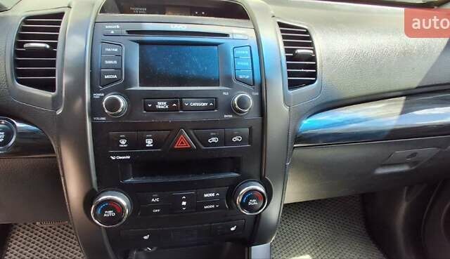 Сірий Кіа Соренто, об'ємом двигуна 2.36 л та пробігом 162 тис. км за 11500 $, фото 9 на Automoto.ua