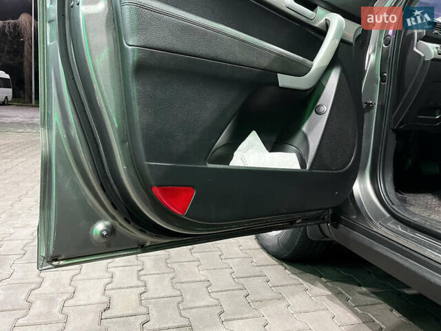 Серый Киа Соренто, объемом двигателя 2.2 л и пробегом 193 тыс. км за 12500 $, фото 27 на Automoto.ua