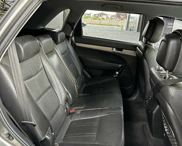 Сірий Кіа Соренто, об'ємом двигуна 2.2 л та пробігом 240 тис. км за 11500 $, фото 5 на Automoto.ua