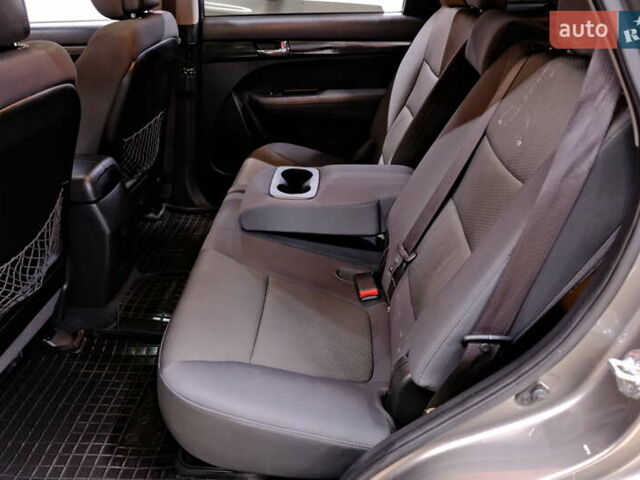 Серый Киа Соренто, объемом двигателя 2.4 л и пробегом 180 тыс. км за 11900 $, фото 32 на Automoto.ua