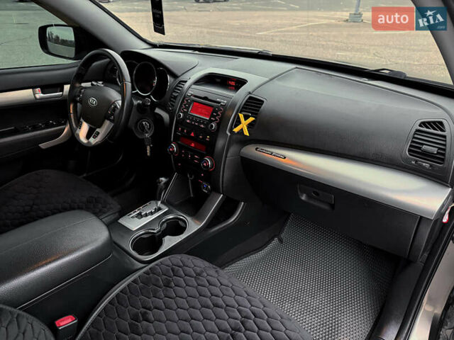Сірий Кіа Соренто, об'ємом двигуна 2.4 л та пробігом 124 тис. км за 12300 $, фото 7 на Automoto.ua