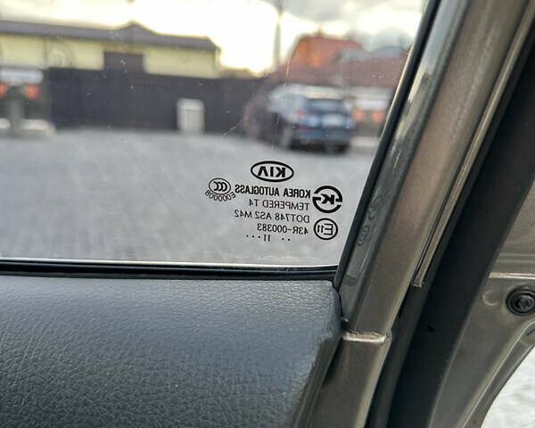 Сірий Кіа Соренто, об'ємом двигуна 2.2 л та пробігом 240 тис. км за 11500 $, фото 14 на Automoto.ua