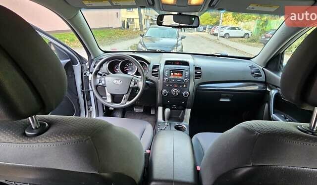 Киа Соренто 2013 в Киеве на Automoto.ua Серый Киа Соренто, объемом двигателя 2.4 л и пробегом 230 тыс. км за 9999 $, фото 7 на Automoto.ua