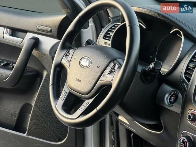 Серый Киа Соренто, объемом двигателя 2.2 л и пробегом 170 тыс. км за 17799 $, фото 144 на Automoto.ua