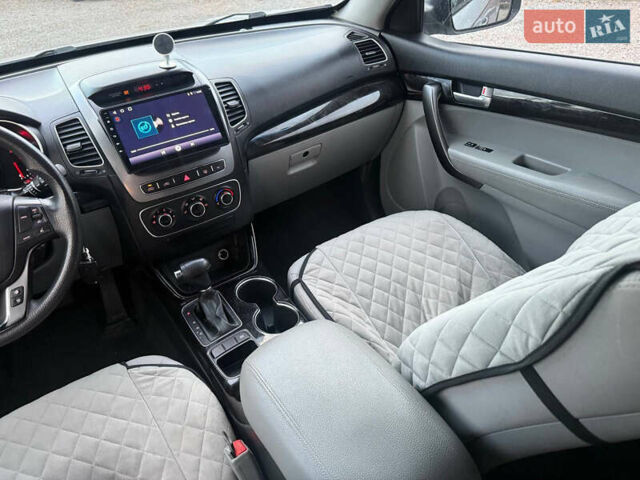 Серый Киа Соренто, объемом двигателя 2.36 л и пробегом 195 тыс. км за 10900 $, фото 40 на Automoto.ua