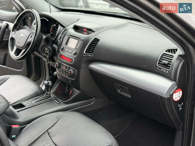 Серый Киа Соренто, объемом двигателя 2.2 л и пробегом 143 тыс. км за 17400 $, фото 23 на Automoto.ua