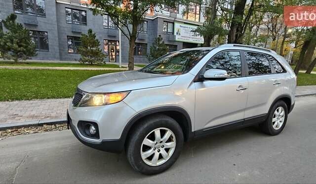 Киа Соренто 2013 в Киеве на Automoto.ua Серый Киа Соренто, объемом двигателя 2.4 л и пробегом 230 тыс. км за 9999 $, фото 19 на Automoto.ua