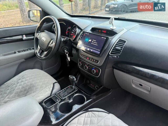 Серый Киа Соренто, объемом двигателя 2.36 л и пробегом 195 тыс. км за 10900 $, фото 47 на Automoto.ua