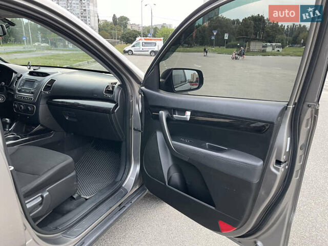 Сірий Кіа Соренто, об'ємом двигуна 2.36 л та пробігом 212 тис. км за 10000 $, фото 20 на Automoto.ua