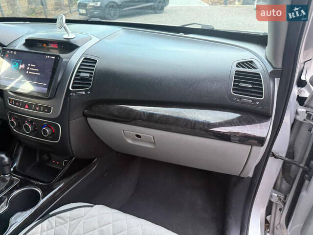 Серый Киа Соренто, объемом двигателя 2.36 л и пробегом 195 тыс. км за 10900 $, фото 46 на Automoto.ua