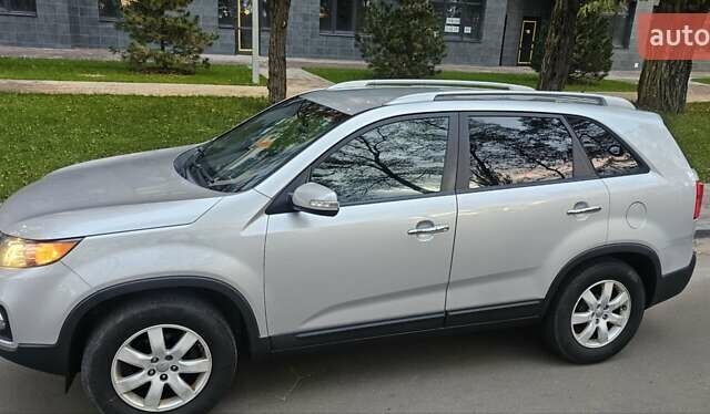 Киа Соренто 2013 в Киеве на Automoto.ua Серый Киа Соренто, объемом двигателя 2.4 л и пробегом 230 тыс. км за 9999 $, фото 35 на Automoto.ua
