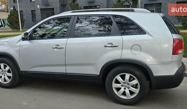 Киа Соренто 2013 в Киеве на Automoto.ua Серый Киа Соренто, объемом двигателя 2.4 л и пробегом 230 тыс. км за 9999 $, фото 26 на Automoto.ua
