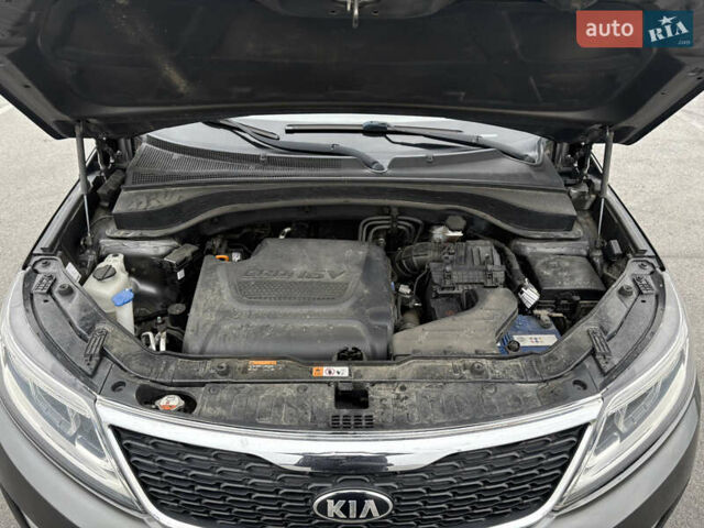 Серый Киа Соренто, объемом двигателя 2.2 л и пробегом 200 тыс. км за 15600 $, фото 23 на Automoto.ua