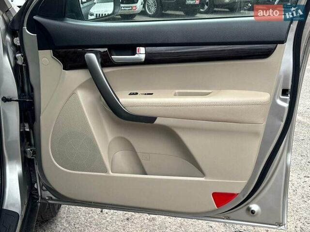 Серый Киа Соренто, объемом двигателя 2.4 л и пробегом 198 тыс. км за 12830 $, фото 23 на Automoto.ua