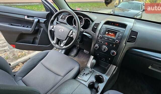 Киа Соренто 2013 в Киеве на Automoto.ua Серый Киа Соренто, объемом двигателя 2.4 л и пробегом 230 тыс. км за 9999 $, фото 12 на Automoto.ua