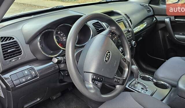 Киа Соренто 2013 в Киеве на Automoto.ua Серый Киа Соренто, объемом двигателя 2.4 л и пробегом 230 тыс. км за 9999 $, фото 4 на Automoto.ua