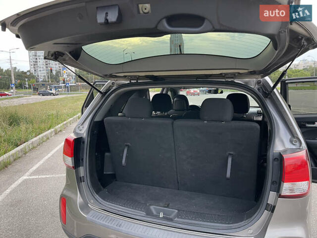 Сірий Кіа Соренто, об'ємом двигуна 2.36 л та пробігом 212 тис. км за 10000 $, фото 16 на Automoto.ua
