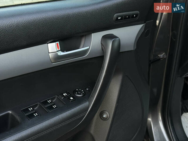 Серый Киа Соренто, объемом двигателя 2.2 л и пробегом 265 тыс. км за 15800 $, фото 33 на Automoto.ua