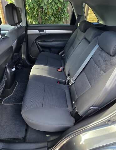 Серый Киа Соренто, объемом двигателя 2.2 л и пробегом 183 тыс. км за 15000 $, фото 6 на Automoto.ua