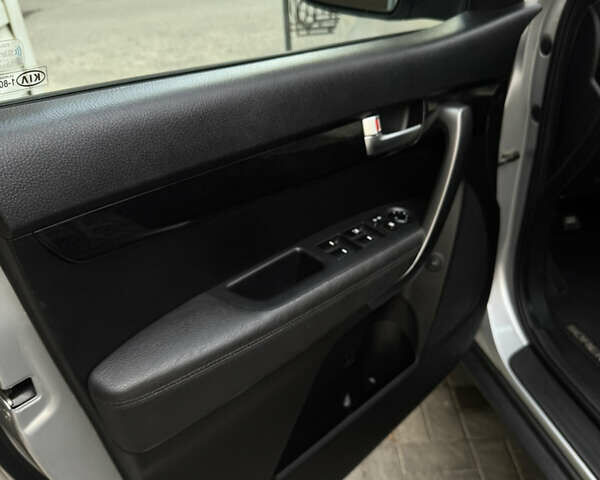 Киа Соренто 2013 в Сумах на Automoto.ua Серый Киа Соренто, объемом двигателя 2.36 л и пробегом 170 тыс. км за 11000 $, фото 12 на Automoto.ua