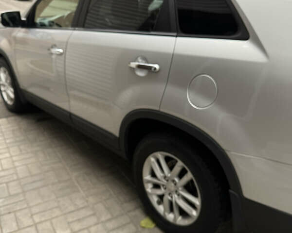 Киа Соренто 2013 в Сумах на Automoto.ua Серый Киа Соренто, объемом двигателя 2.36 л и пробегом 170 тыс. км за 11000 $, фото 2 на Automoto.ua