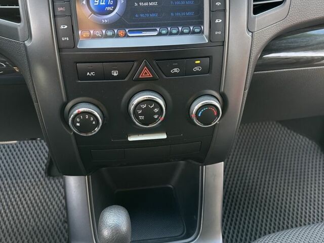 Серый Киа Соренто, объемом двигателя 2.4 л и пробегом 115 тыс. км за 11799 $, фото 4 на Automoto.ua