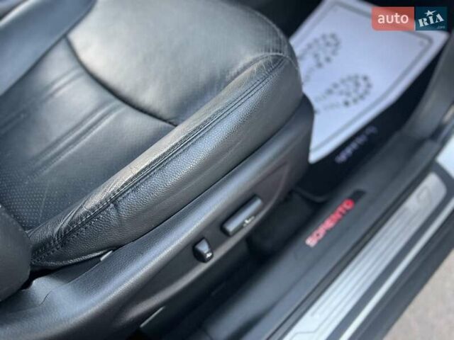 Серый Киа Соренто, объемом двигателя 2.2 л и пробегом 170 тыс. км за 17799 $, фото 129 на Automoto.ua