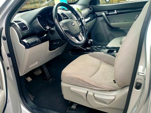 Серый Киа Соренто, объемом двигателя 2.4 л и пробегом 0 тыс. км за 12500 $, фото 1 на Automoto.ua