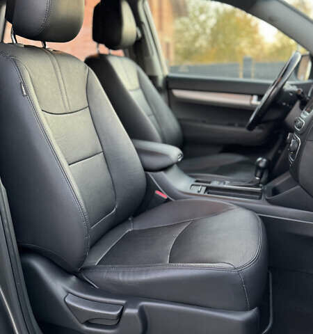 Сірий Кіа Соренто, об'ємом двигуна 2.2 л та пробігом 230 тис. км за 17100 $, фото 45 на Automoto.ua