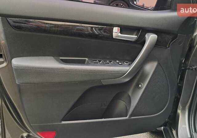 Серый Киа Соренто, объемом двигателя 2 л и пробегом 144 тыс. км за 16900 $, фото 8 на Automoto.ua