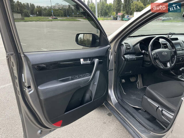 Сірий Кіа Соренто, об'ємом двигуна 2.36 л та пробігом 212 тис. км за 10000 $, фото 12 на Automoto.ua