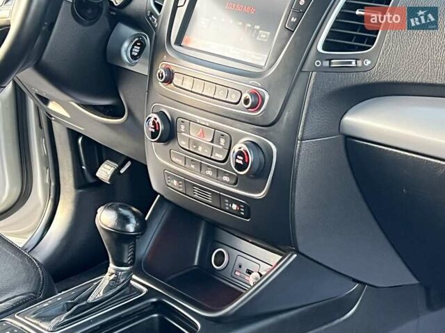 Серый Киа Соренто, объемом двигателя 2.2 л и пробегом 170 тыс. км за 17799 $, фото 143 на Automoto.ua