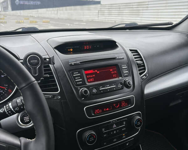 Серый Киа Соренто, объемом двигателя 2.2 л и пробегом 200 тыс. км за 15600 $, фото 21 на Automoto.ua