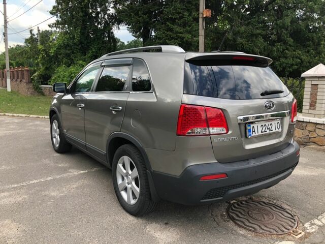 Серый Киа Соренто, объемом двигателя 2.4 л и пробегом 147 тыс. км за 11000 $, фото 1 на Automoto.ua