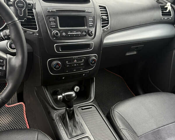 Серый Киа Соренто, объемом двигателя 2.2 л и пробегом 200 тыс. км за 15600 $, фото 11 на Automoto.ua