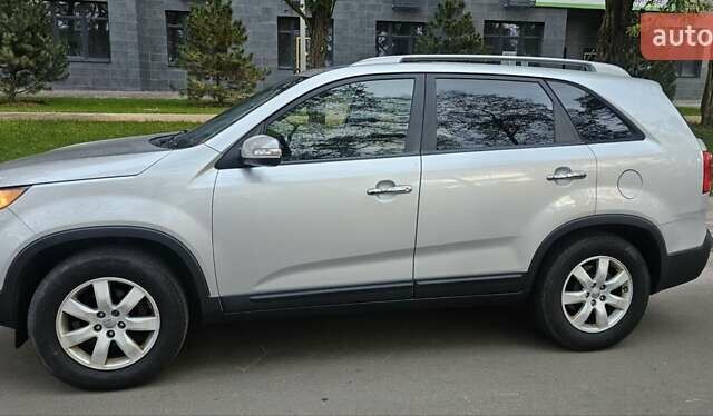 Киа Соренто 2013 в Киеве на Automoto.ua Серый Киа Соренто, объемом двигателя 2.4 л и пробегом 230 тыс. км за 9999 $, фото 32 на Automoto.ua