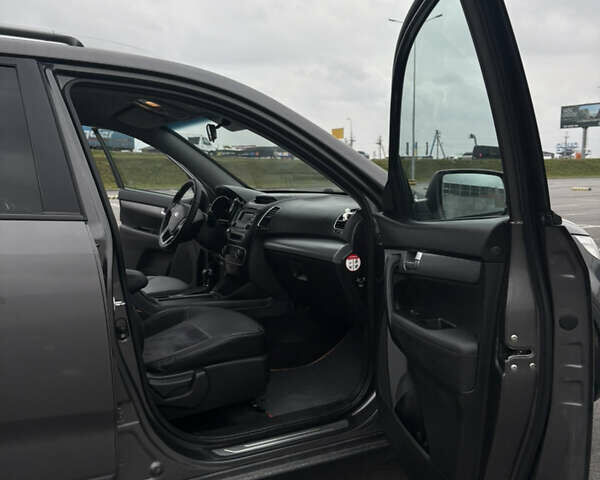 Серый Киа Соренто, объемом двигателя 2.2 л и пробегом 200 тыс. км за 15600 $, фото 8 на Automoto.ua